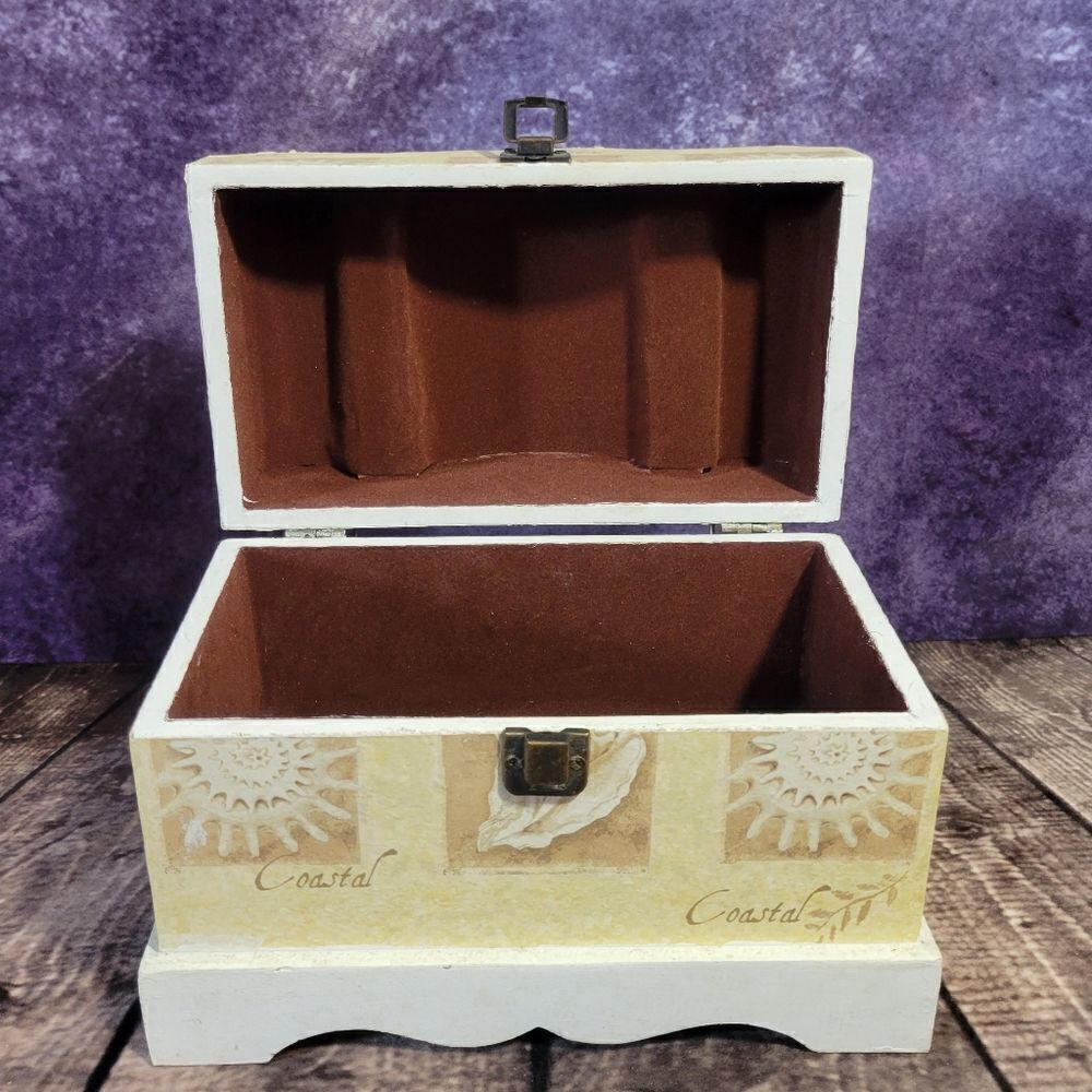 Chest/Keepsake Box‎ - Picture 13 of 13